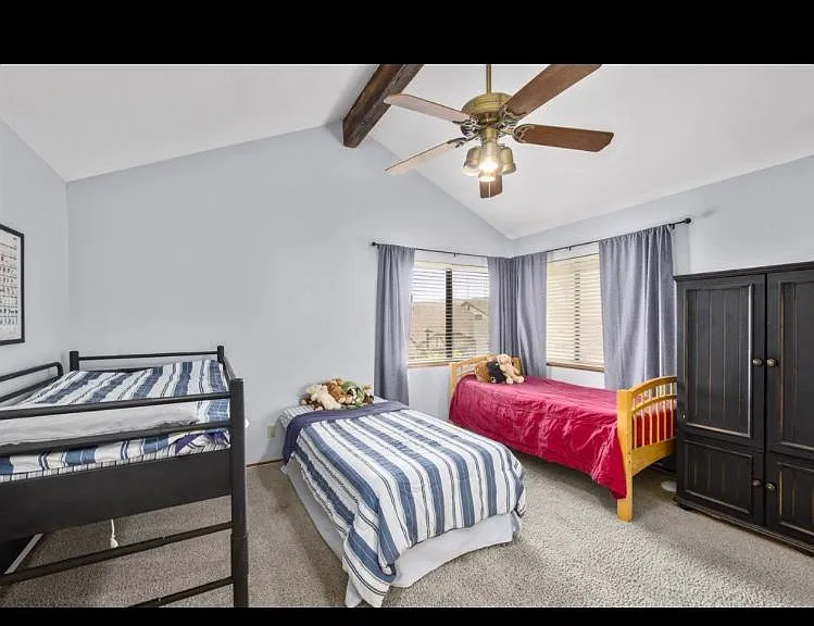 10894 Charing Cross Rd — Photo 8