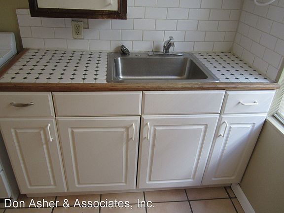 4th image of 735 1/2 N Westmoreland Dr Unit 3