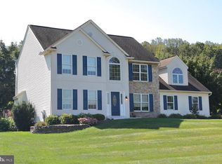 1201 Woodworth Dr, Lancaster, PA 17601