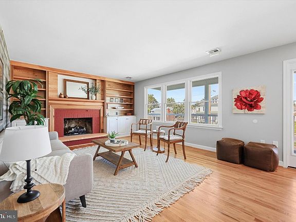 2nd image of 403 W Wilson Blvd