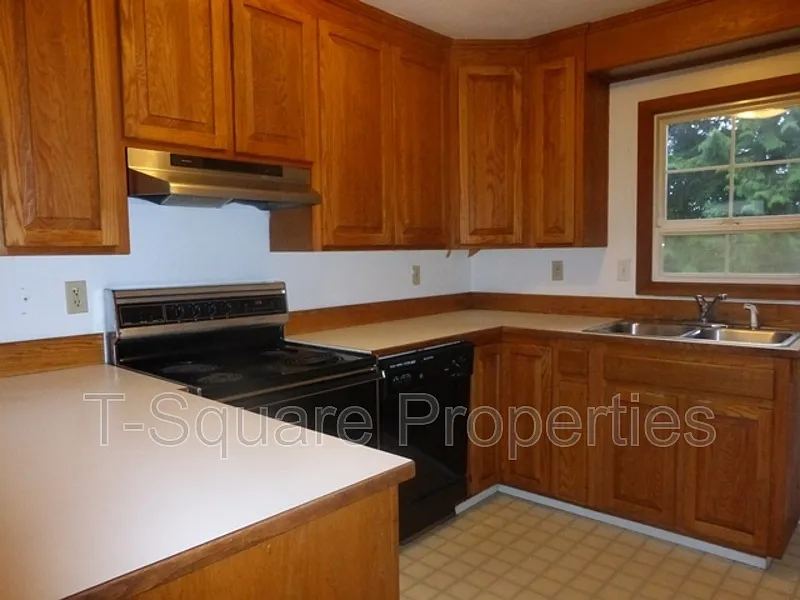 3 bed, 2.0 bath, 1140 sqft, $2,950 — Photo 4