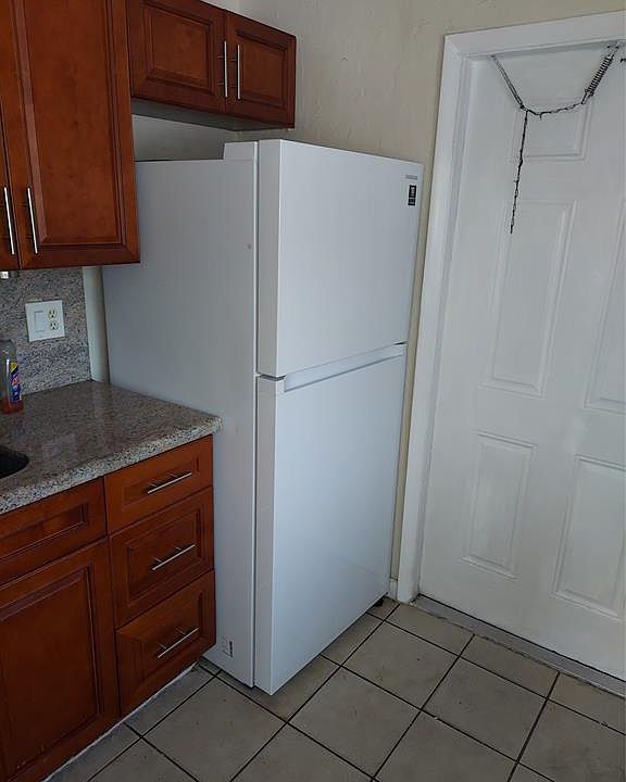 2nd image of 1829 N Dixie Hwy #1829