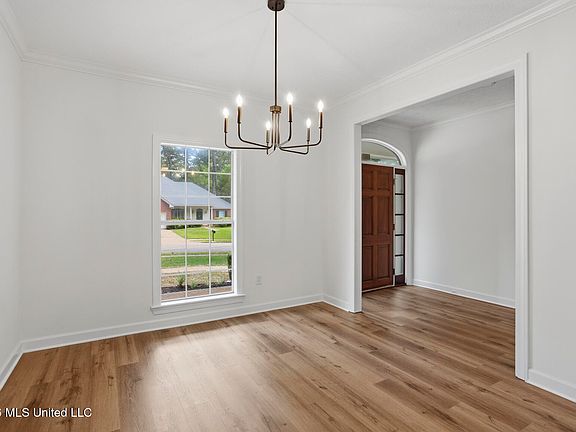 5th image of 417 Forest Ln