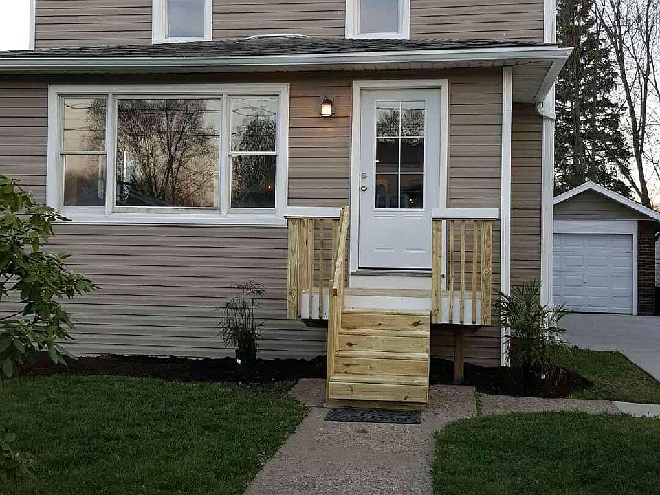 1st image of 924 School Ave