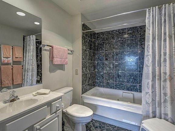 5th image of 1050 N Stuart St APT 801