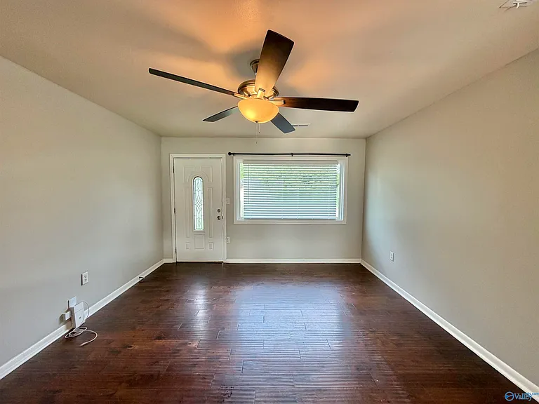 2110 Fernbrook Dr NE — Photo 4