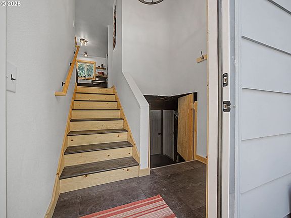 2nd image of 36036 SE Gunderson Rd