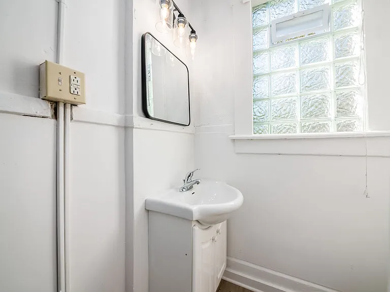 2245 Summit St #2 — Photo 18