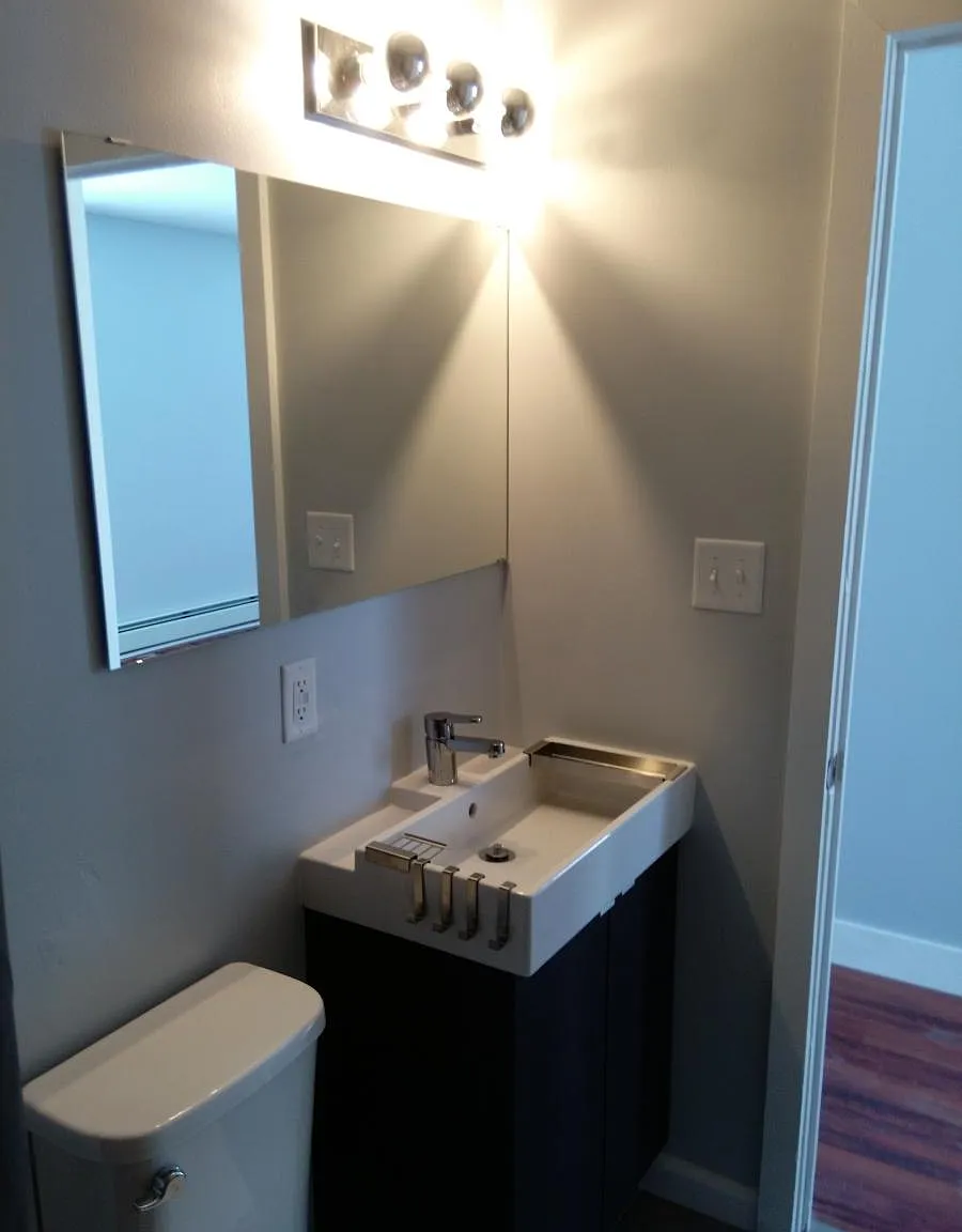 320 Hawley Ave — Photo 2