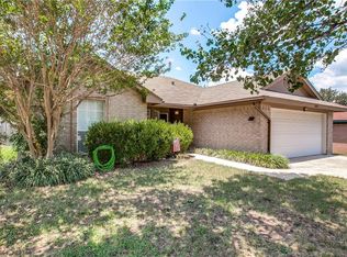 1013 Oakchase Ct, Azle, TX 76020