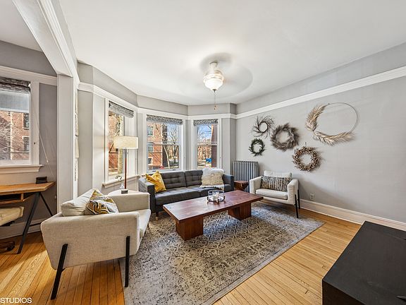 3rd image of 5957 N Lakewood Ave #1N
