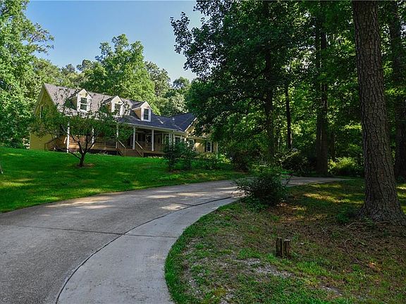 3rd image of 3418 Maple Dr
