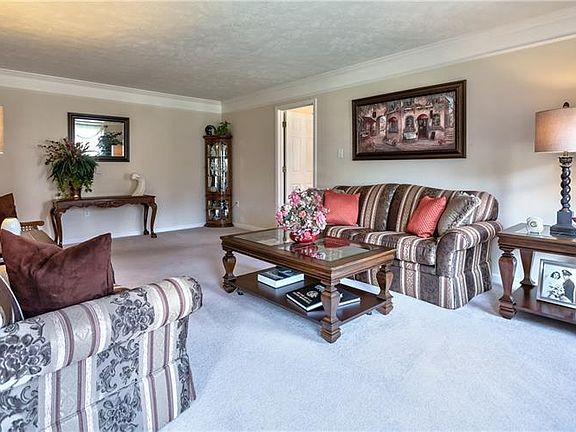 4th image of 306 Samuel Dr