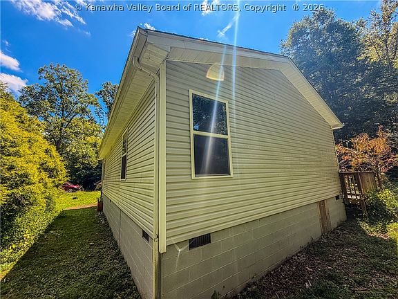 4th image of 8650 Clay Rd