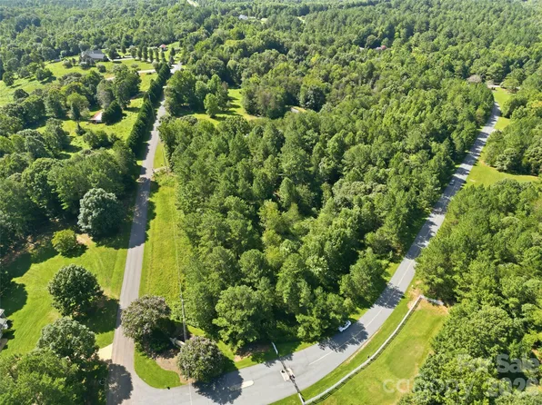 113 Gardner Point Dr, Stony Point, NC 28678