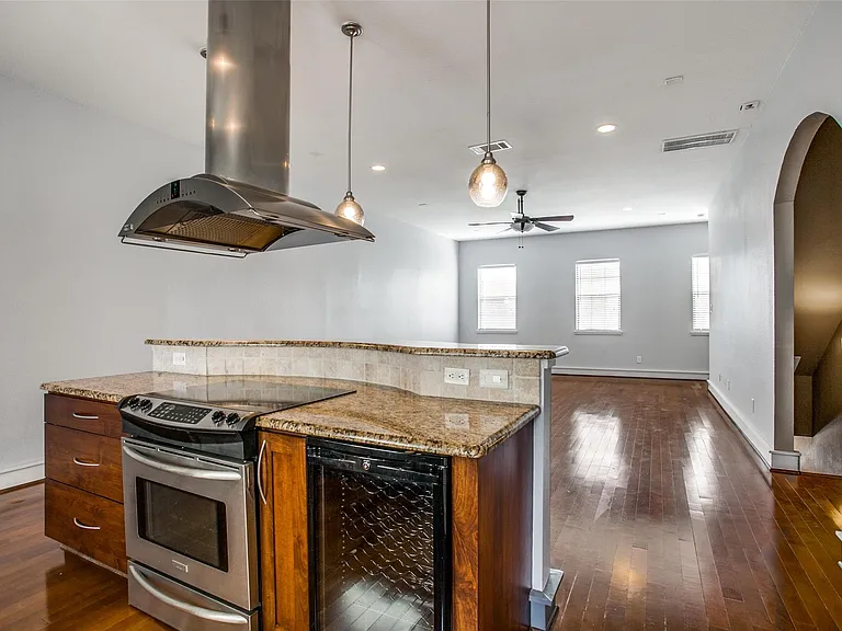 3405 Bryan St — Photo 7