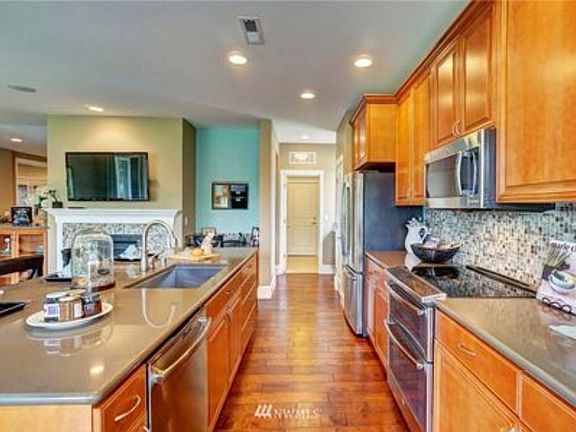 5th image of 8427 Orcas Loop NE