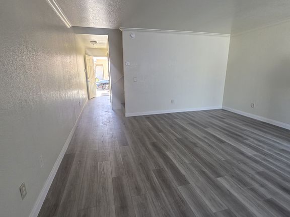 4th image of 1420 E Date St