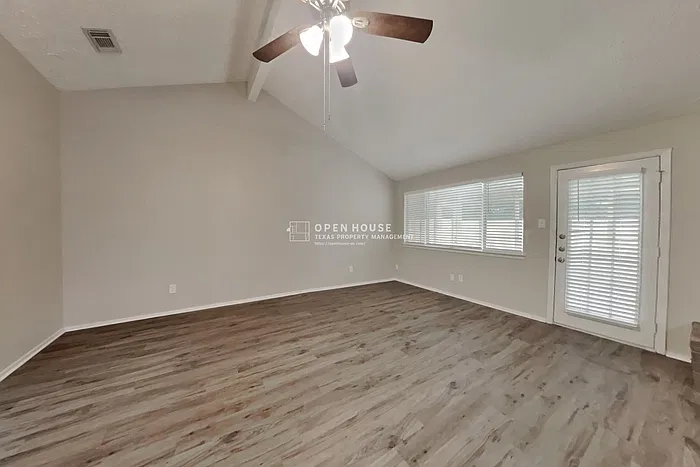 3 bed, 2.0 bath, 1602 sqft, $1,900 — Photo 4