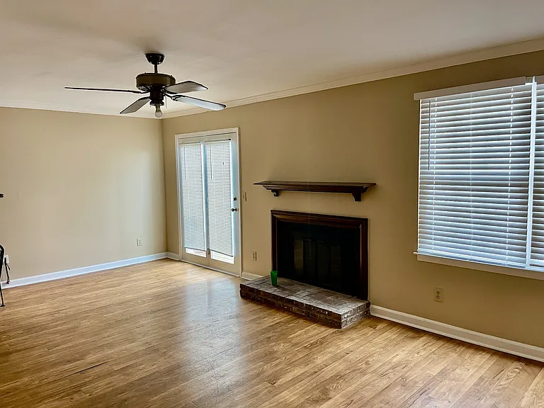 615 Brentwood Point — Photo 3