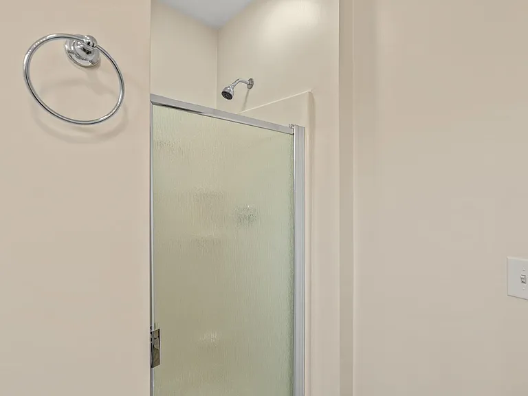 10 Lincoln Ave — Photo 10