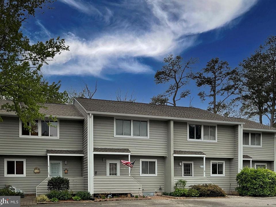 1st image of 821C Westwood Ave #11