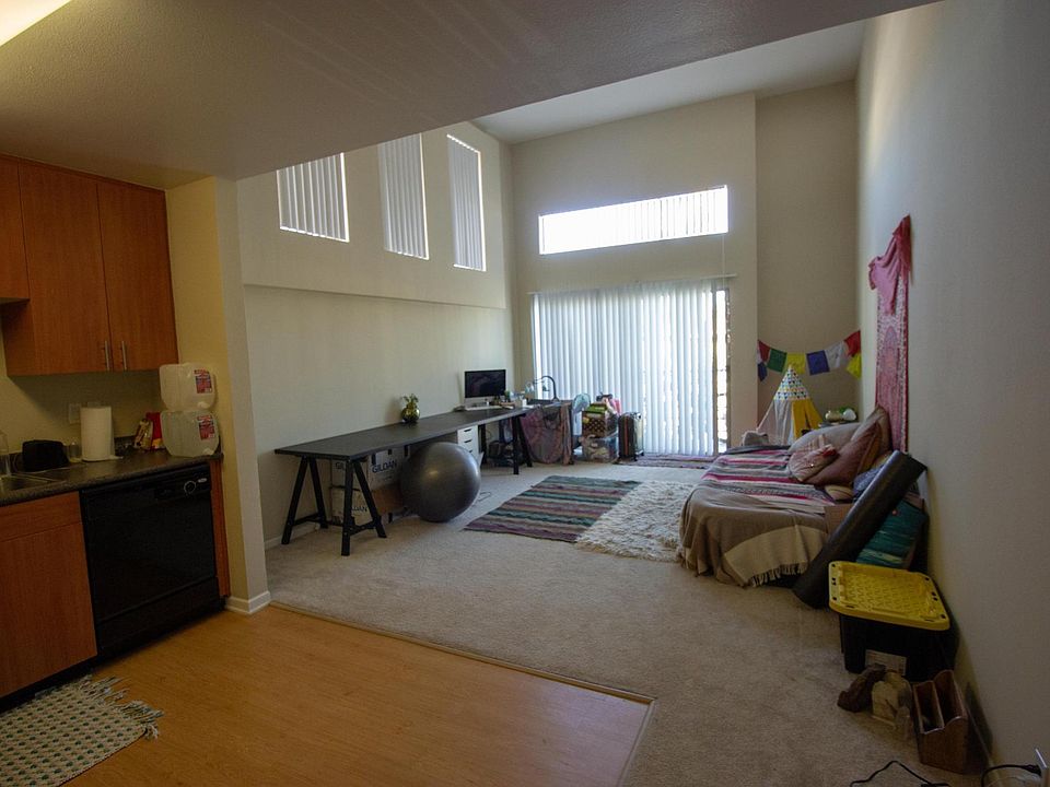 1st image of 20500 Ventura Blvd APT 323