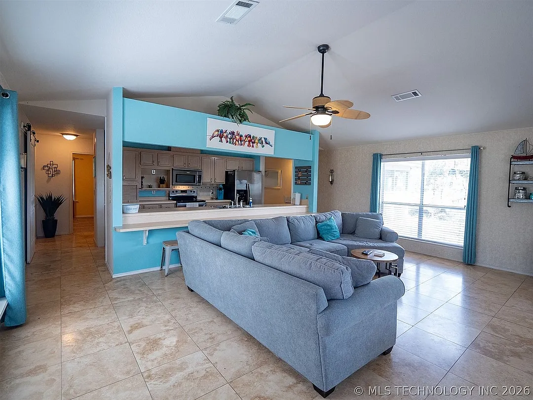 Building Photo - 3684 Comanche Dr