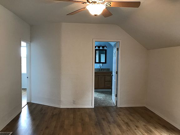 5th image of 711 Brown St