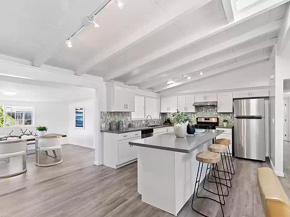 3rd image of 1201 Torrance Ave