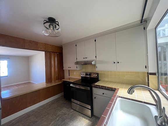 3rd image of 1123 Stanyan St APT 1