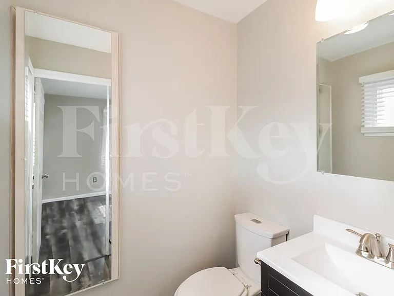958 Sheffield Dr — Photo 10