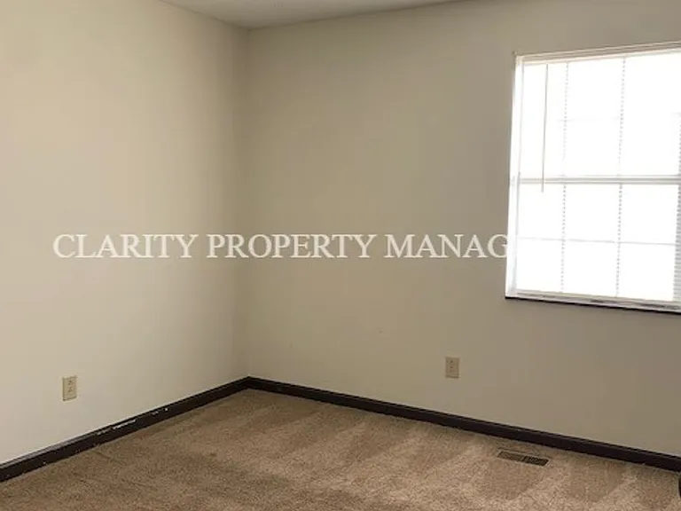 2218 Cloverleaf Cir SE — Photo 6