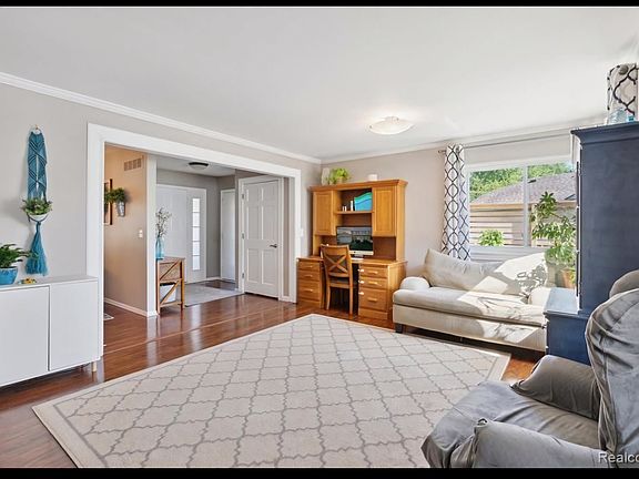 3rd image of 2233 Brookhaven Rd