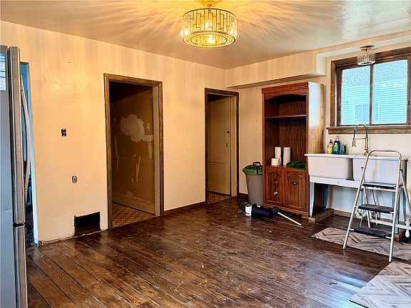 5th image of 801 Cowan Ave