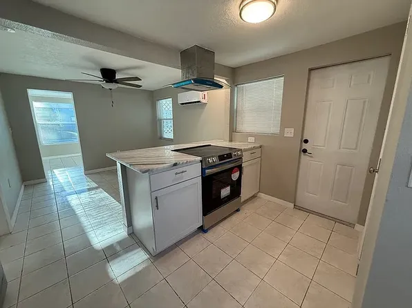 18015 1st St E #18011, Saint Petersburg, FL 33708