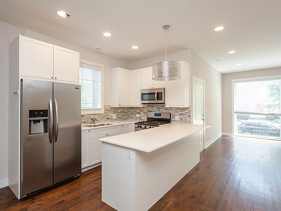 2nd image of 3516 N Sacramento Ave #1