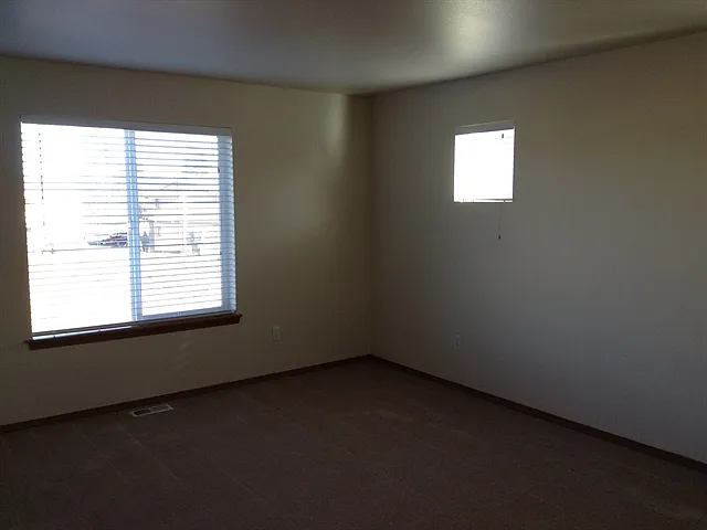 259 Bondgard Ave E — Photo 8