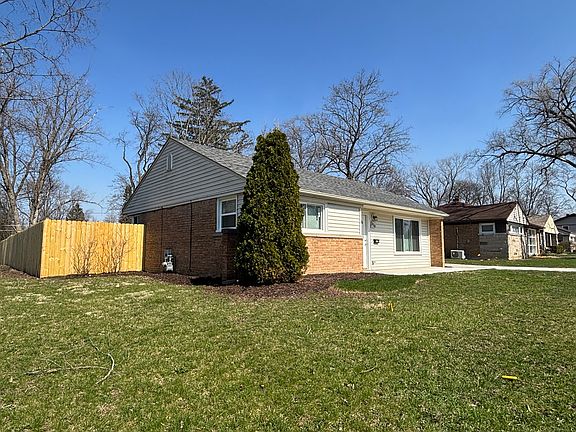 3rd image of 320 Minocqua St