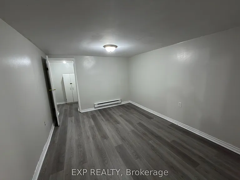 1168 Oxford St E #3 — Photo 9