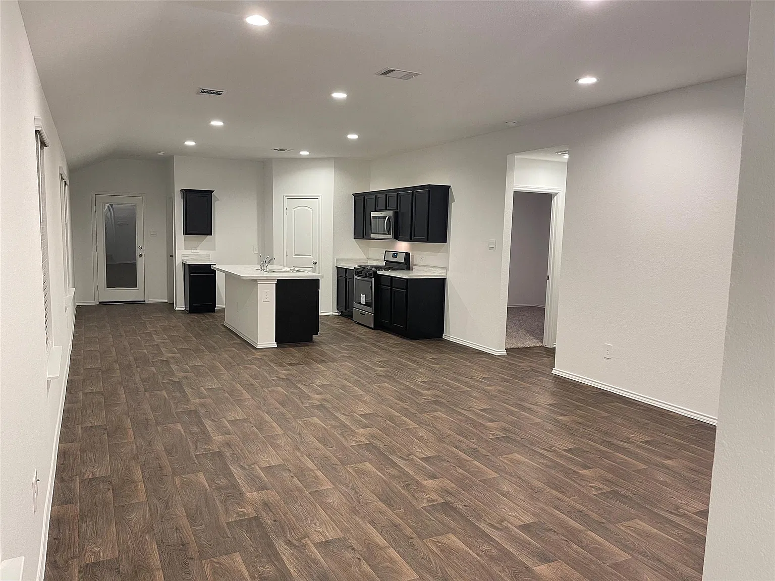 3 bed, 2.0 bath, 1535 sqft, $1,750 — Photo 2
