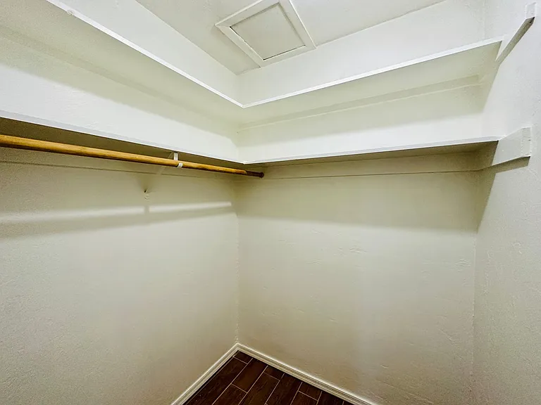 1 and 2 Bedrooms Great Location with Community Pool and Onsite Laundry! 1/2 of Mile from U of A — Photo 92