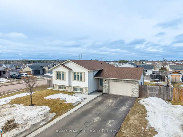 10 Newport Dr, Petawawa, ON K8H 0E1