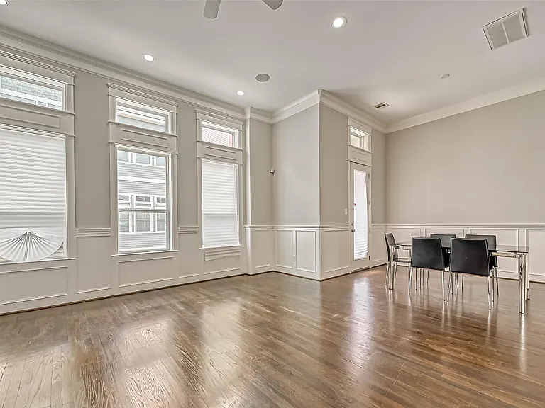 2113 Bidwell Dr — Photo 18