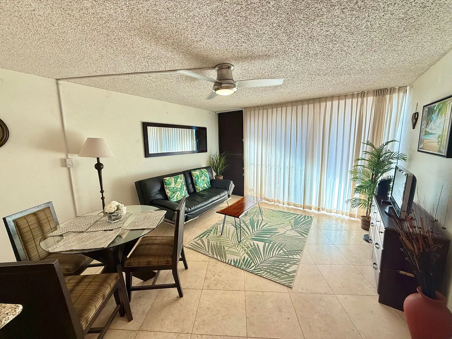 Spacious Fully Furnished 1 Bedroom / 1 Bathroom Condo For Rent in Maalea Mermaid with an ocean view! — Photo 2