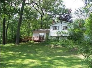 1770 Red Oak Ln, Milford, MI 48381