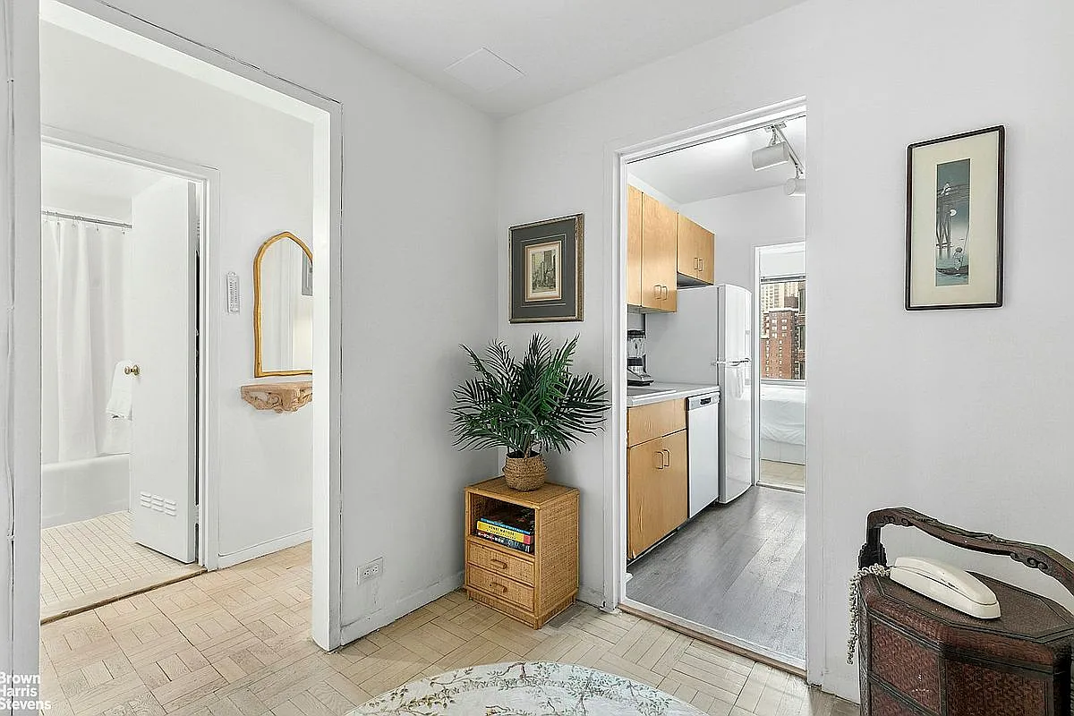 55 E End Ave APT 15J photo 1