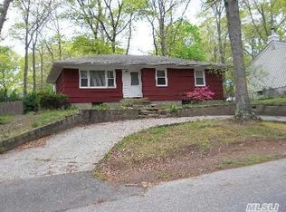 8 Setauket Trl, Ridge, NY 11961