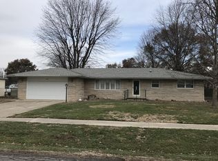 532 E 7th St, Neoga, IL 62447