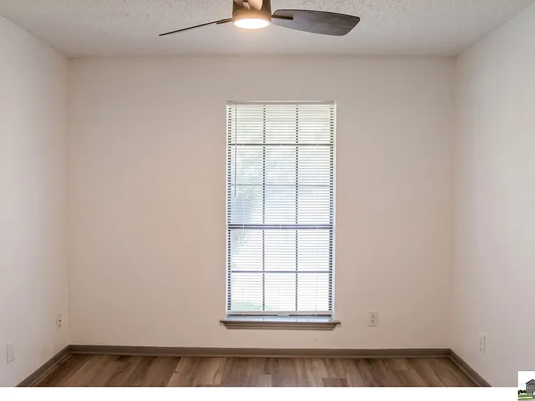 1410 Becker Dr — Photo 11